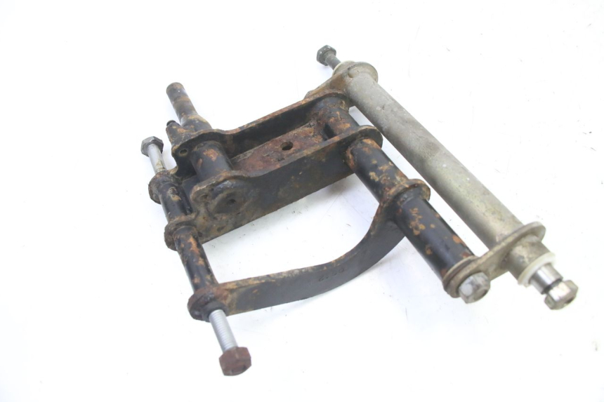 photo de SUPPORT MOTEUR PIAGGIO SUPER LX 125 (2000 - 2003) - Autre angle de vue