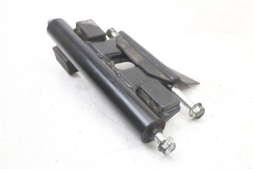 photo de SUPPORT MOTEUR SUZUKI BURGMAN 125 (2018 - 2021) - Gros plan technique