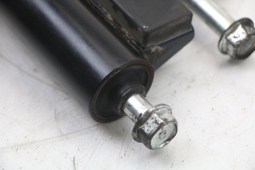 photo de SUPPORT MOTEUR SUZUKI BURGMAN 125 (2018 - 2021) - Vue d’ensemble