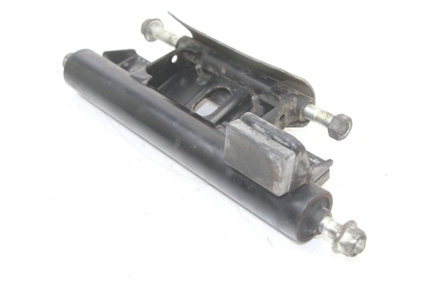 photo de SUPPORT MOTEUR SUZUKI BURGMAN 125 (2018 - 2021) - Gros plan technique