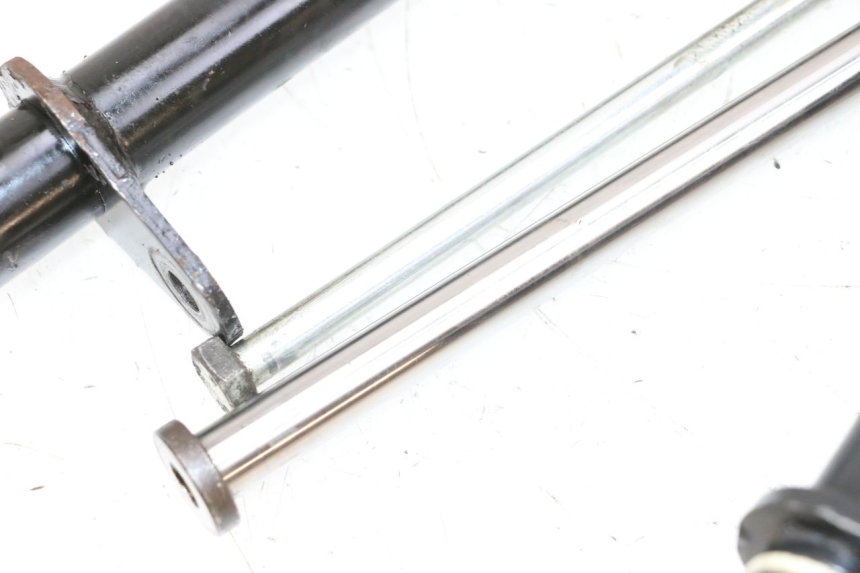 photo de SUPPORT MOTEUR PIAGGIO VESPA GTS SUPER IE 125 (2009 - 2016) - Zoom composants