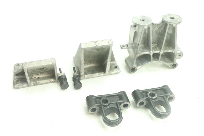 photo de SUPPORT MOTEUR YAMAHA WAVE RUNNER GP R 1200 (2000 - 2003) - Détail de la pièce