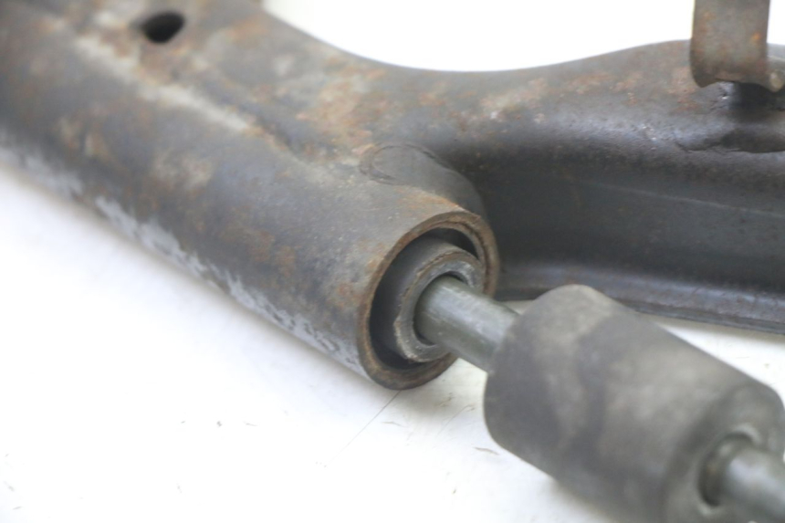 photo de SUPPORT MOTEUR YAMAHA XMAX X-MAX 125 (2006 - 2009) - Gros plan technique