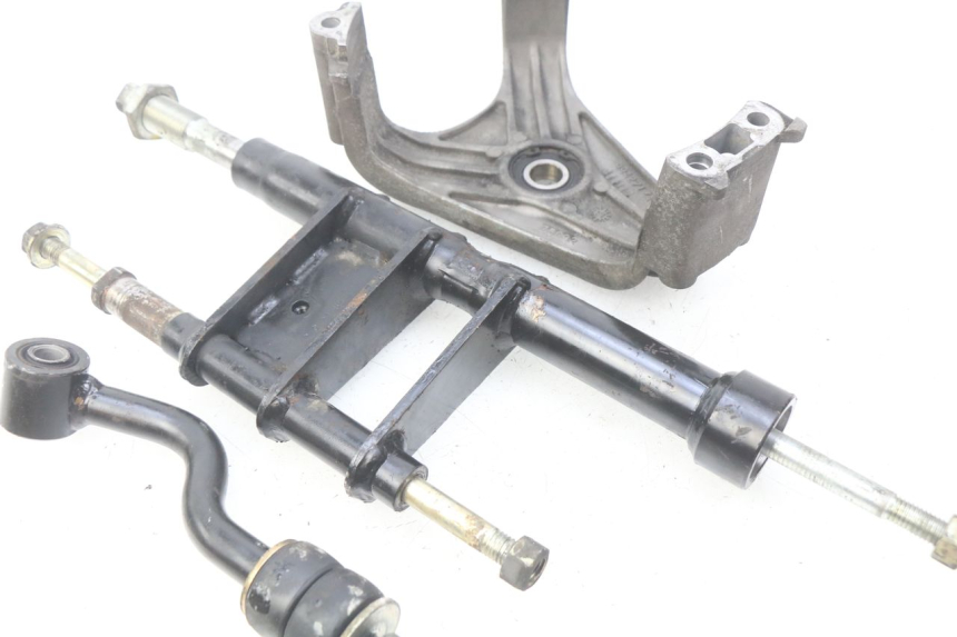 photo de SUPPORT MOTEUR PIAGGIO X9 EVOLUTION 500 (2003 - 2005) - Gros plan technique