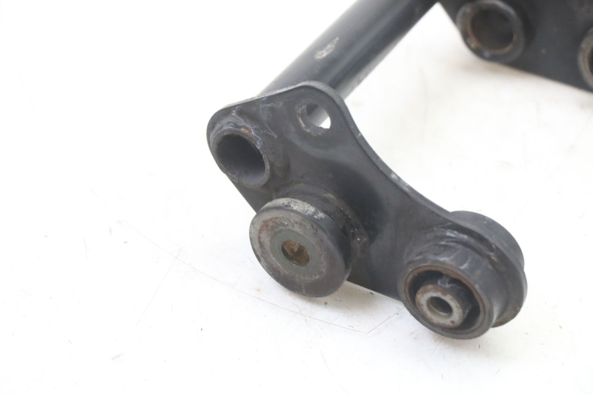 photo de SUPPORT MOTEUR YAMAHA FZS FAZER 600 (2001 - 2003) - Gros plan technique