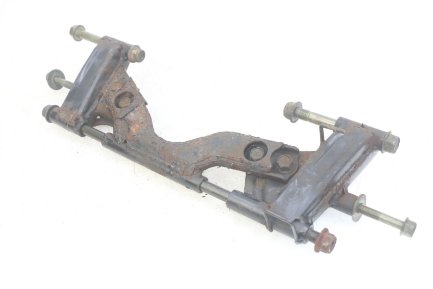 photo de SUPPORT MOTEUR YAMAHA YP MAJESTY 400 (2004 - 2008) - Gros plan technique