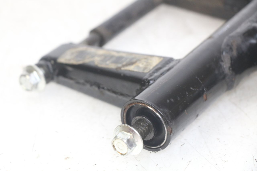 photo de SUPPORT MOTEUR UNIVERSAL BIKE ZN50QT-11B 50 (2018 - 2021) - Gros plan technique