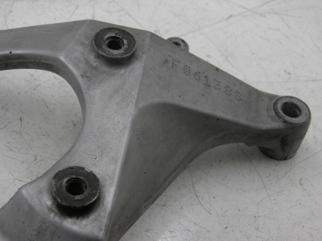 photo de SUPPORT POT  HONDA SH 125 (2003 - 2004) - Détail de la pièce