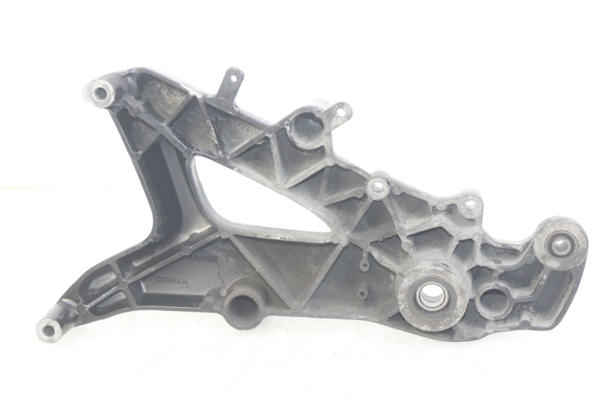photo de SUPPORT POT KYMCO DINK STREET 125 (2009 - 2014) - Détail de la pièce