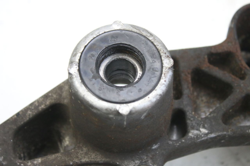 photo de SUPPORT POT HONDA FES S-WING SWING ABS 125 (2007 - 2015) - Détail de la pièce