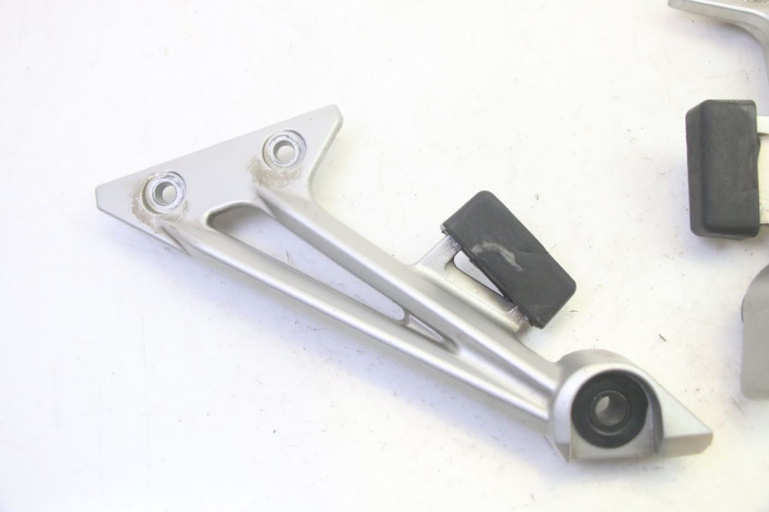 photo de SUPPORT POT  YAMAHA FJR ABS 1300 (2006 - 2012) - Détail de la pièce