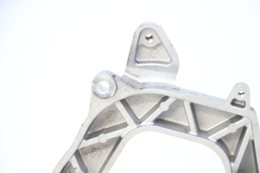 photo de SUPPORT POT  PIAGGIO MP3 HPE 310 (2024 - 2025) - Gros plan technique