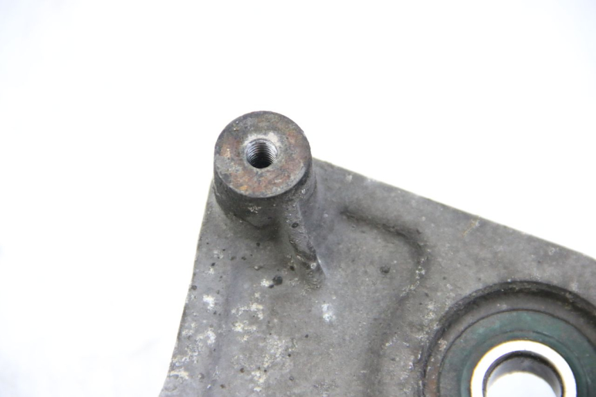 photo de SUPPORT POT PIAGGIO VESPA GRANTURISMO 125 (2003 - 2007) - Gros plan technique