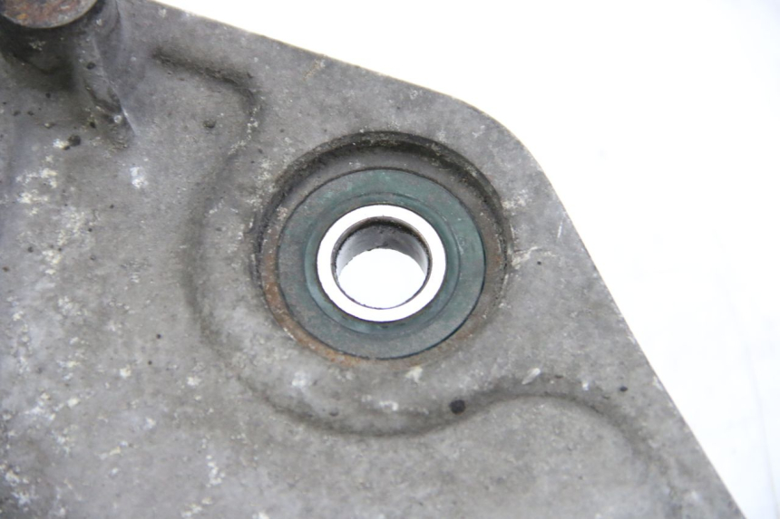 photo de SUPPORT POT PIAGGIO VESPA GRANTURISMO 125 (2003 - 2007) - Points de fixation