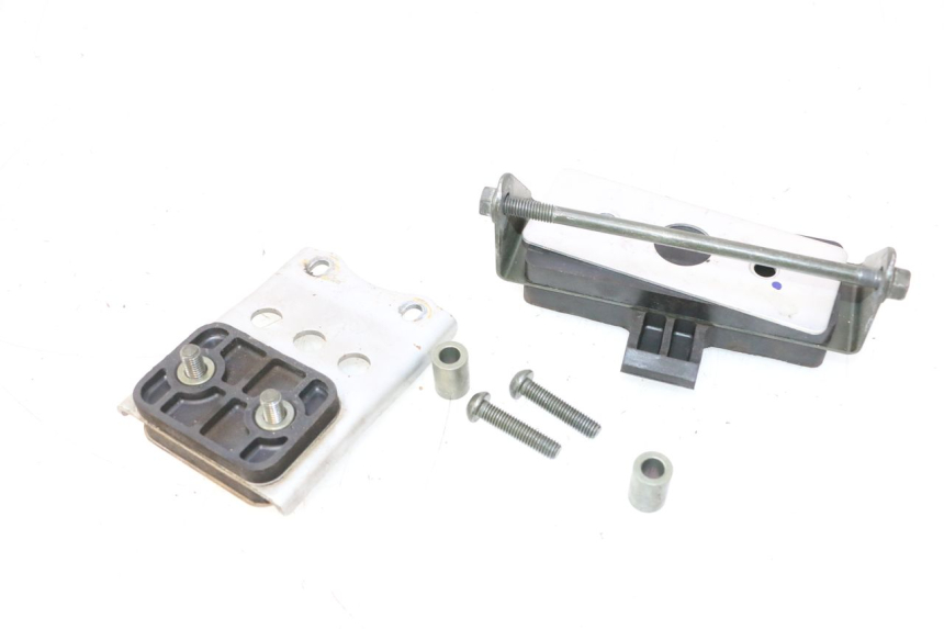 photo de SUPPORT RESERVOIR YAMAHA FJR 1300 (2001 - 2005) - Détail de la pièce