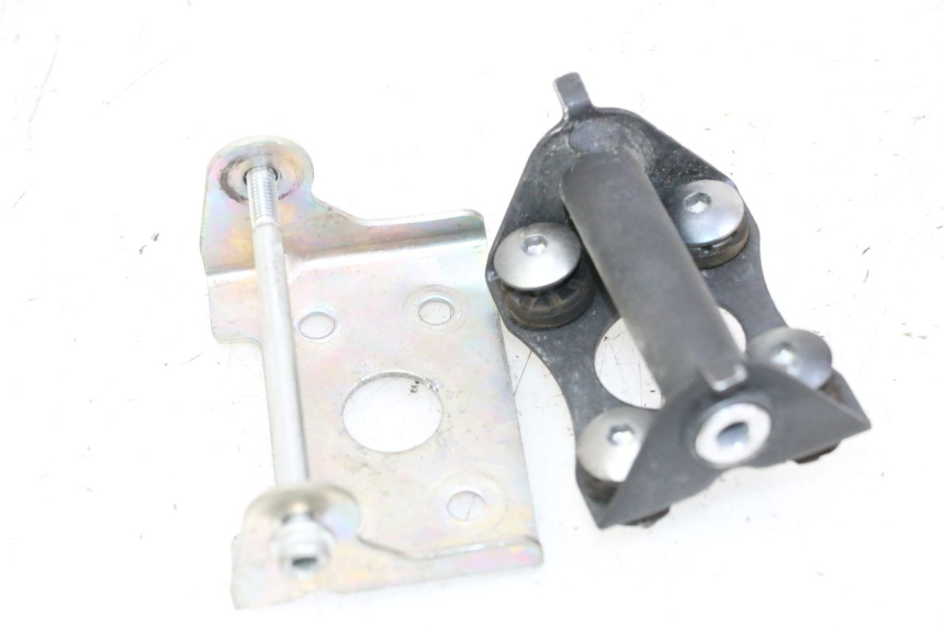 photo de SUPPORT RESERVOIR SUZUKI GSR 750 (2011 - 2017) - Zoom état d’usage