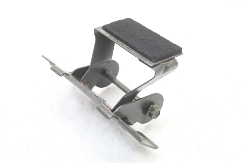 photo de SUPPORT RESERVOIR SUZUKI SV S 650 (1999 - 2002) - Détail de la pièce