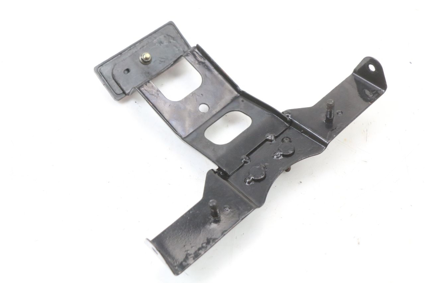 photo de SUPPORT DE PLAQUE JONWAY AZTRAL 125 (2008 - 2017) - Gros plan technique