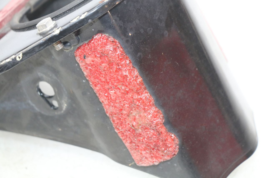 photo de SUPPORT DE PLAQUE ROYAL ENFIELD BULLET CLASSIC 500 (2017 - 2020) - Gros plan technique