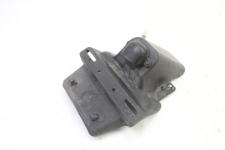 photo de SUPPORT DE PLAQUE YAMAHA BW'S 100 (1999 - 2002) - Détail de la pièce