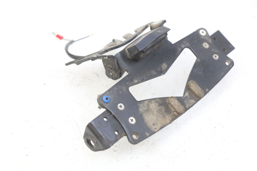 photo de SUPPORT DE PLAQUE HONDA CB R 1000 (2018 - 2023) - Gros plan technique
