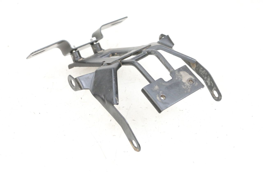 photo de SUPPORT DE PLAQUE KSR CODE 125 (2018 - 2020) - Gros plan technique