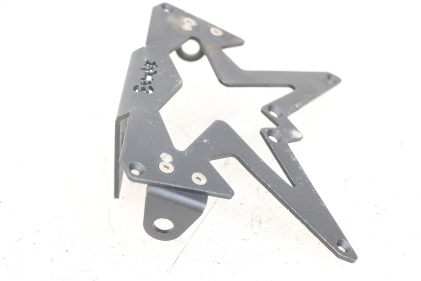 photo de SUPPORT DE PLAQUE KAWASAKI ER-6 ER6 N 650 (2012 - 2016) - Gros plan technique