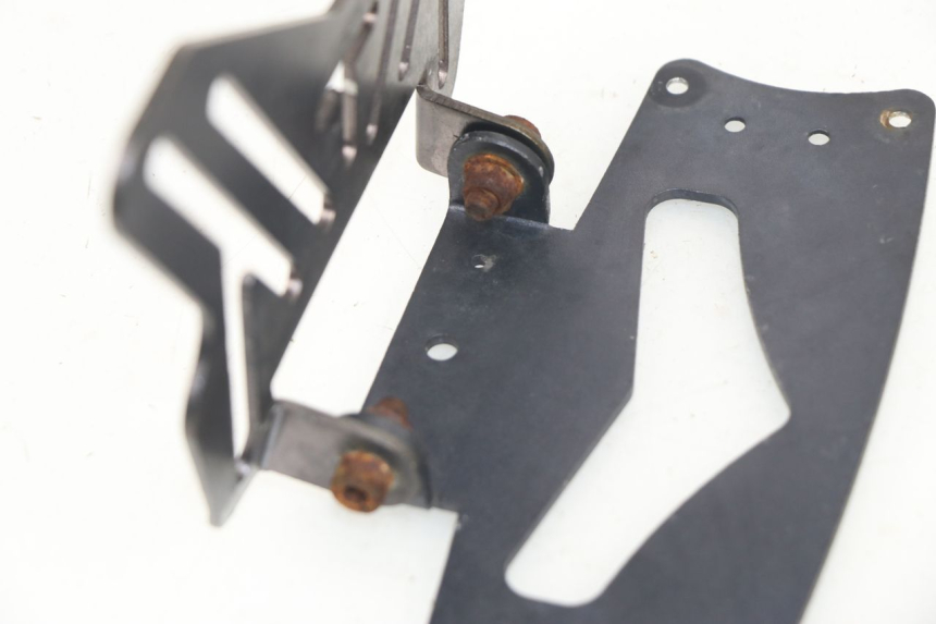 photo de SUPPORT DE PLAQUE SUZUKI GSR 750 (2011 - 2017) - Détail de la pièce