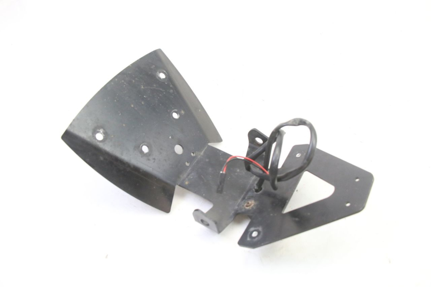 photo de SUPPORT DE PLAQUE SUZUKI GSR 750 (2011 - 2017) - Gros plan technique