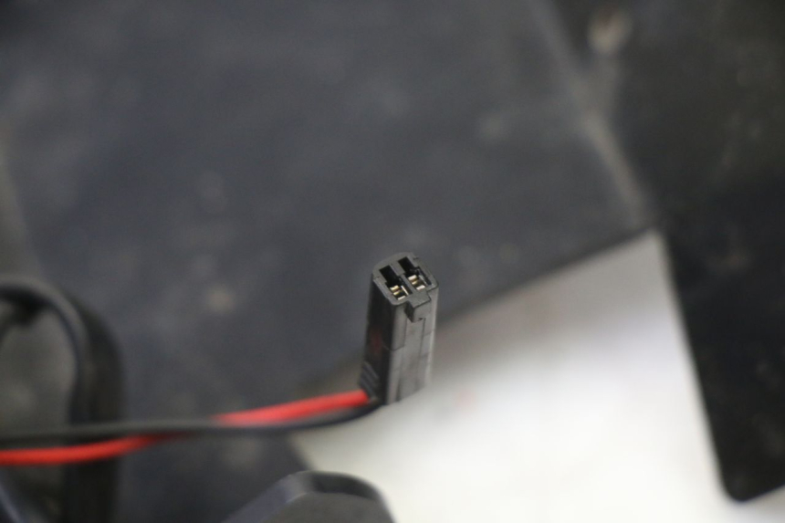 photo de SUPPORT DE PLAQUE SUZUKI GSR 750 (2011 - 2017) - État de surface