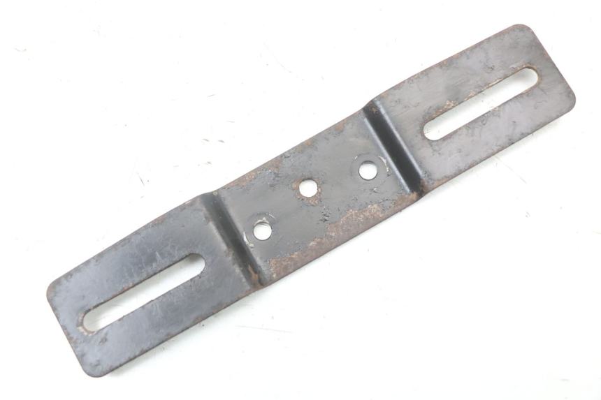 photo de SUPPORT DE PLAQUE SUZUKI GSX E 250 (1982 - 1983) - Détail de la pièce