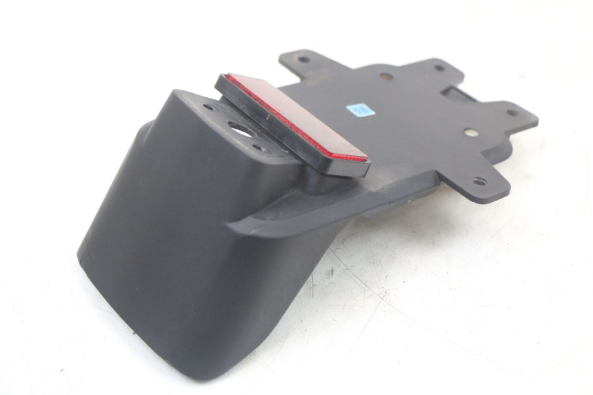 photo de SUPPORT DE PLAQUE HUSQVARNA SVARTPILEN 401 (2018 - 2023) - Gros plan technique