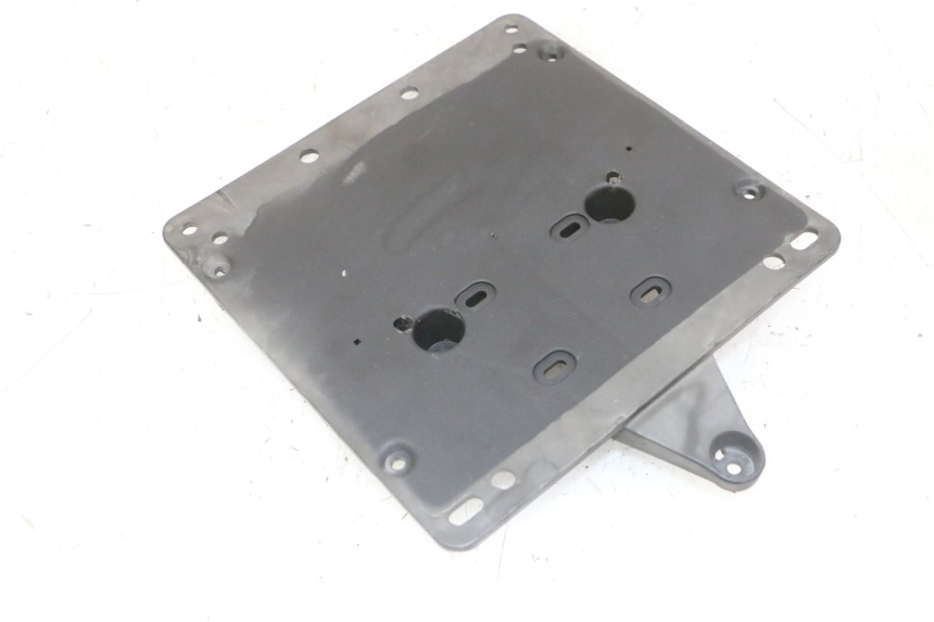 photo de SUPPORT DE PLAQUE PIAGGIO IE MP3 YOURBAN 300 (2011 - 2016) - Zoom état d’usage