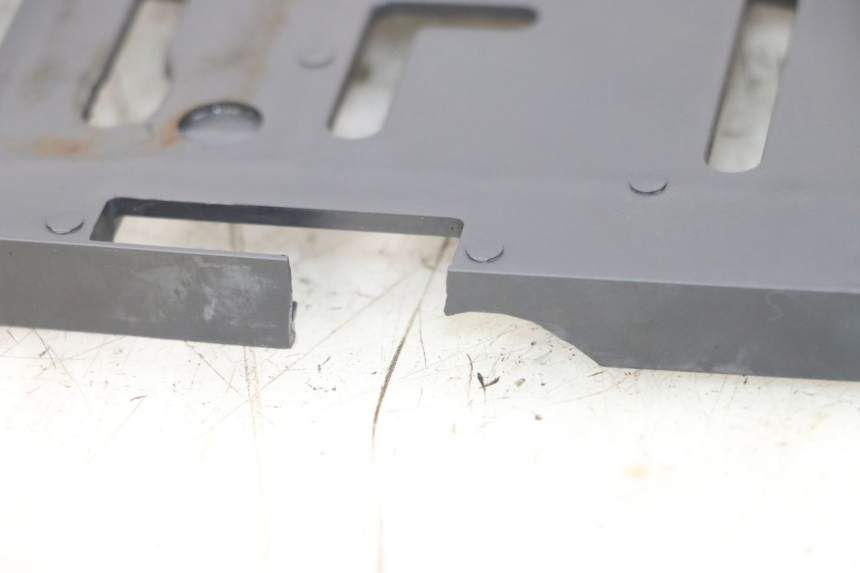 photo de SUPPORT DE PLAQUE KAWASAKI GTR 1000 (1994 - 2004) - Autre angle de vue