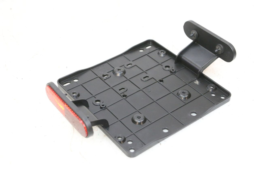 photo de SUPPORT DE PLAQUE PIAGGIO MP3 HPE 300 (2019 - 2026) - Détail de la pièce