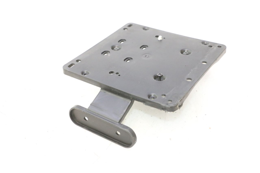 photo de SUPPORT DE PLAQUE PIAGGIO MP3 HPE 530 (2022 - 2026) - Vue d’ensemble