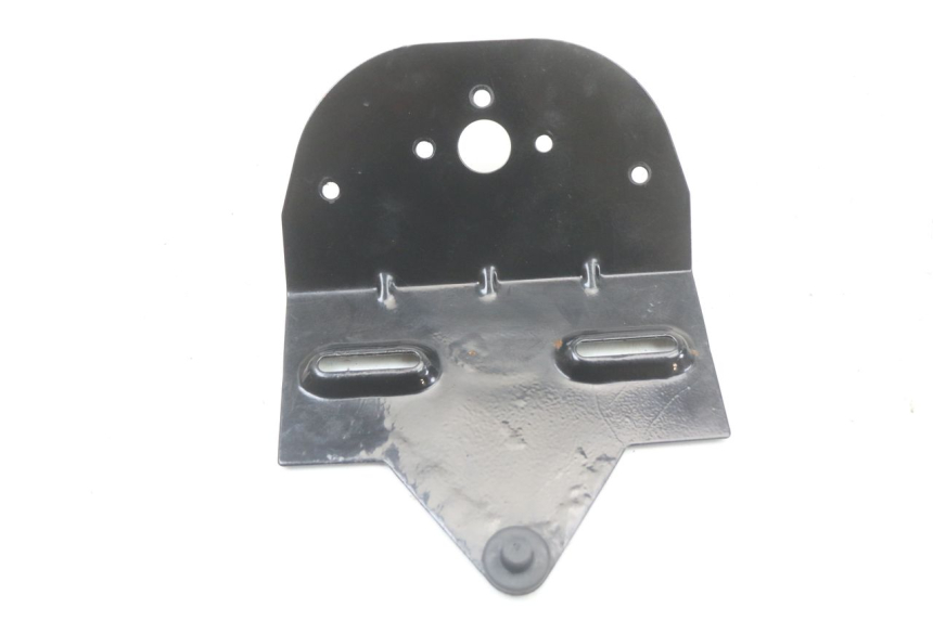 photo de SUPPORT DE PLAQUE REGAL RAPTOR RAXTER 2 125 (2007 - 2015) - Gros plan technique