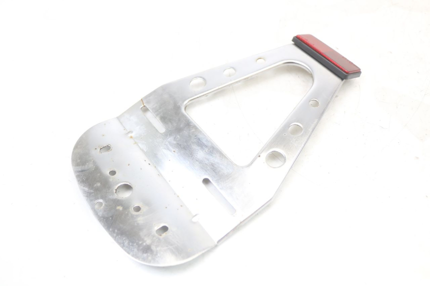 photo de SUPPORT DE PLAQUE REGAL RAPTOR SPYDER 125 (2010 - 2018) - Gros plan technique