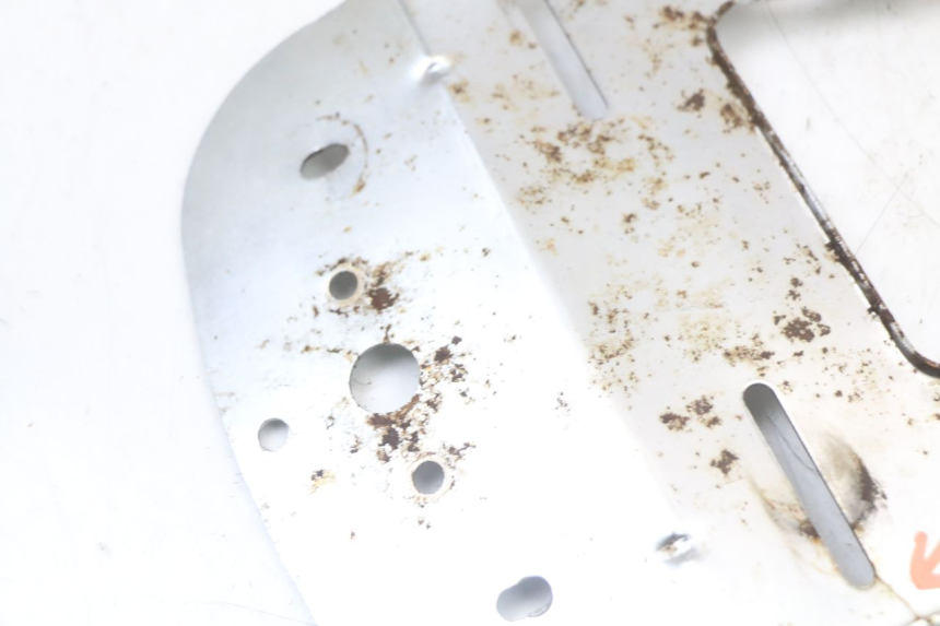 photo de SUPPORT DE PLAQUE REGAL RAPTOR SPYDER 125 (2010 - 2018) - État de surface