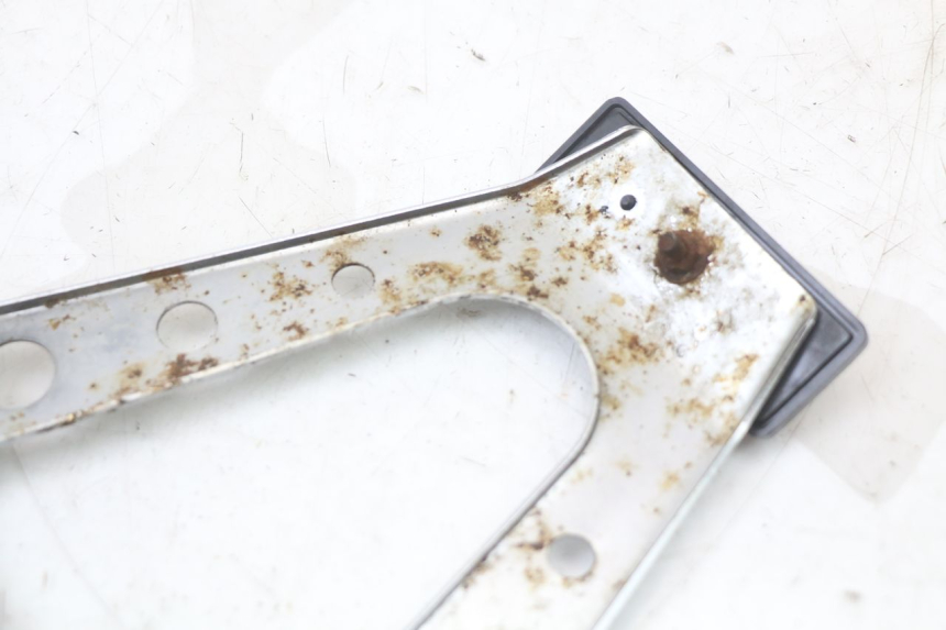 photo de SUPPORT DE PLAQUE REGAL RAPTOR SPYDER 125 (2010 - 2018) - Marquages et références