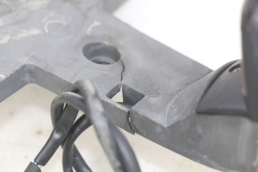 photo de SUPPORT DE PLAQUE APRILIA SCARABEO LIGHT 125 (2007 - 2011) - Autre angle de vue