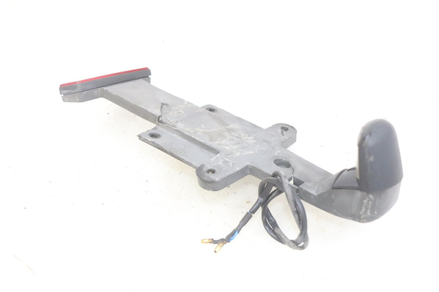 photo de SUPPORT DE PLAQUE APRILIA SCARABEO LIGHT 125 (2007 - 2011) - Gros plan technique