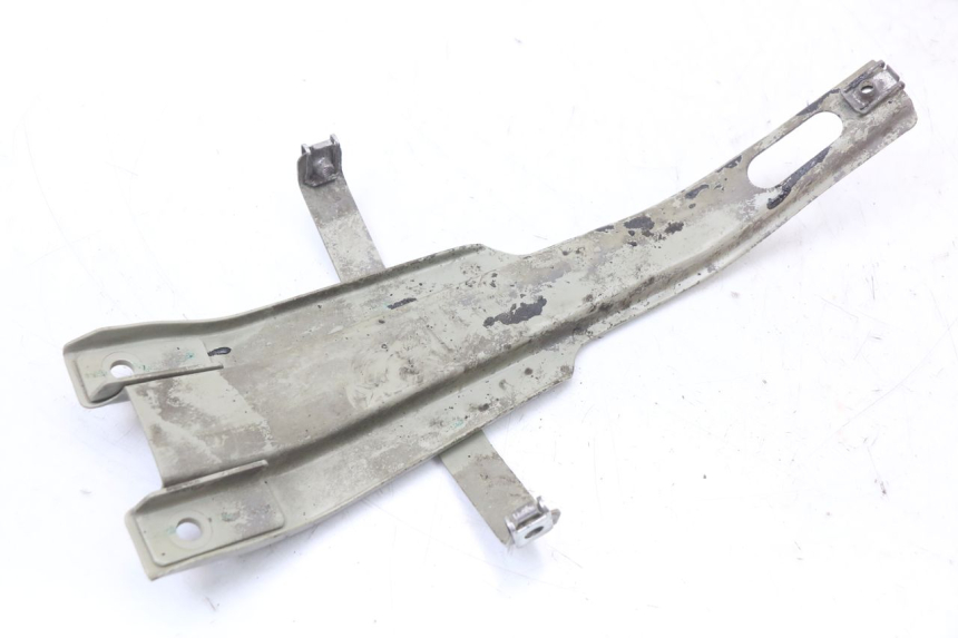 photo de SUPPORT DE PLAQUE APRILIA SR 2T 50 (2018 - 2022) - Gros plan technique