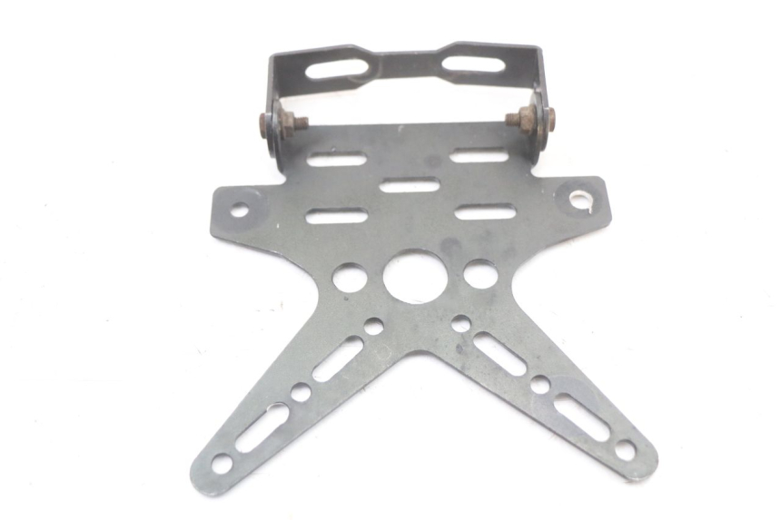 photo de SUPPORT DE PLAQUE SUZUKI SV S 650 (1999 - 2002) - Gros plan technique