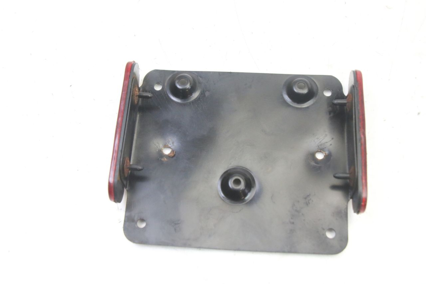 photo de SUPPORT DE PLAQUE APRILIA SXR 50 (2021 - 2023) - Gros plan technique