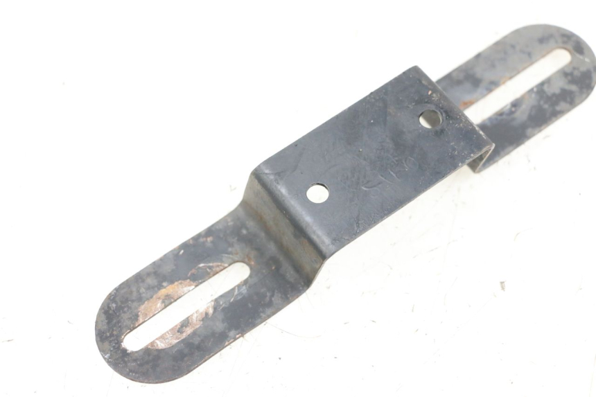 photo de SUPPORT DE PLAQUE SUZUKI VL INTRUDER 125 (2004 - 2007) - Détail de la pièce
