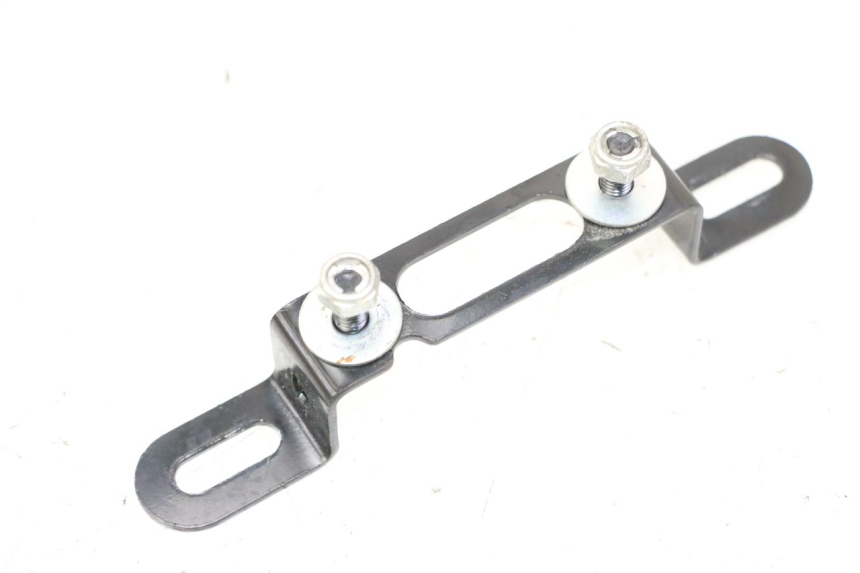 photo de SUPPORT DE PLAQUE YAMAHA XMAX X-MAX 125 (2021 - 2025) - Détail de la pièce