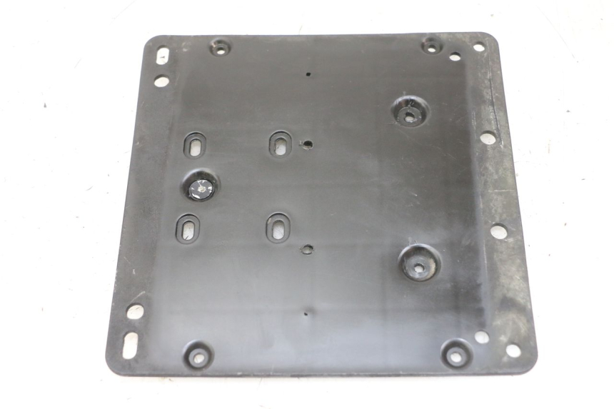 photo de SUPPORT DE PLAQUE PIAGGIO XEVO - X EVO 125 (2007 - 2017) - Zoom état d’usage