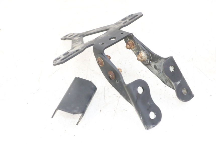 photo de SUPPORT DE PLAQUE YAMAHA XJ6 ABS 600 (2008 - 2016) - Gros plan technique