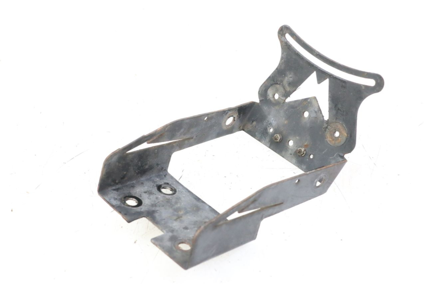 photo de SUPPORT DE PLAQUE YAMAHA XJ6 600 (2008 - 2016) - Gros plan technique